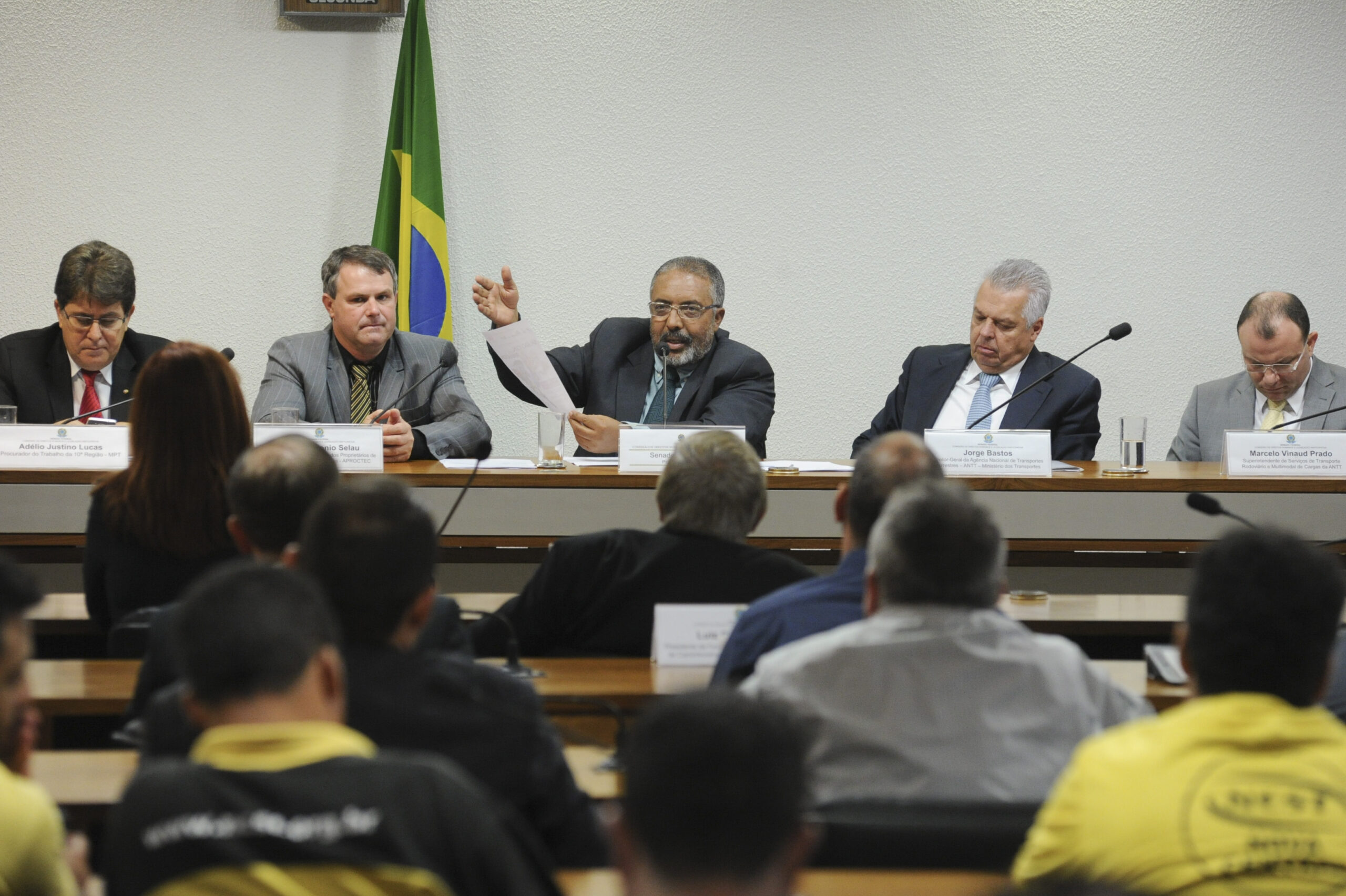 Audiência pública: entenda como a população pode participar das decisões do poder público