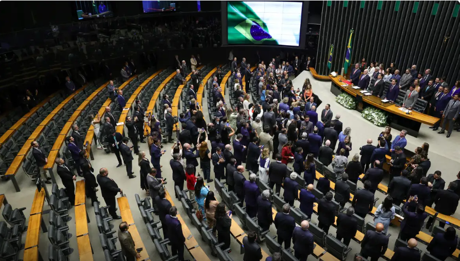 Câmara deve decidir nesta segunda-feira sobre fim da “taxa das blusinhas”
