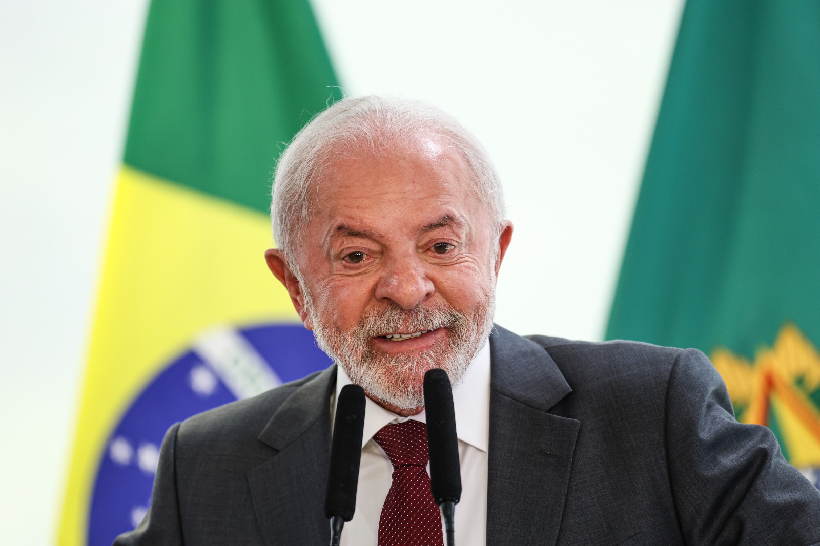 Pesquisa BTG/Nexus: Lula lidera no 1º turno, mas empata com Flávio Bolsonaro e Caiado no 2º