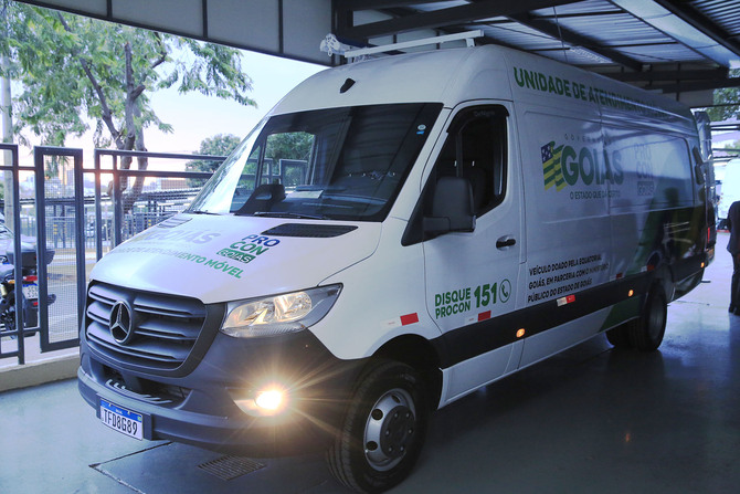 MPGO entrega equipamentos à UFG e van ao Procon após acordo com Equatorial
