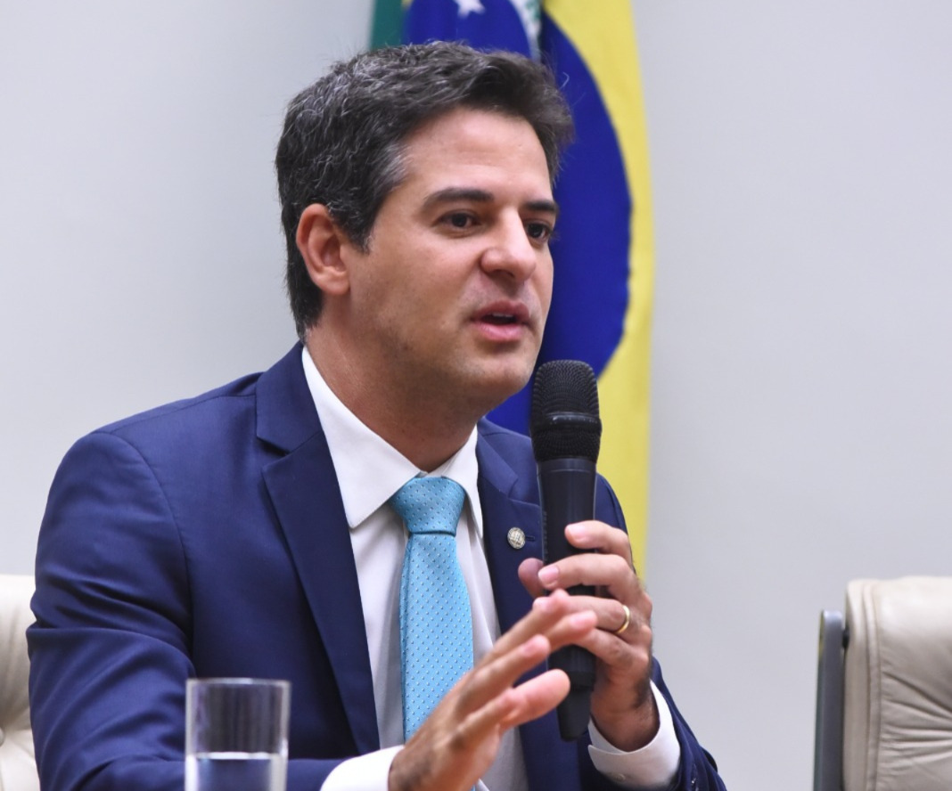 Projeto proíbe bets de patrocinarem clubes, atletas e eventos no Brasil