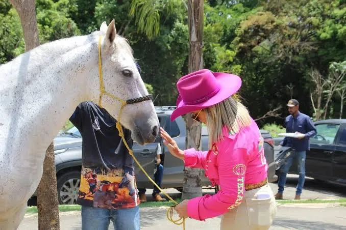 Caldazinha sedia 2ª Cavalgada do Batom com percurso, trio elétrico e shows
