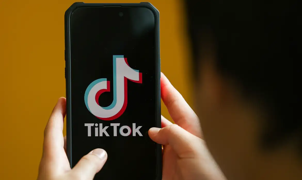 ANPD multa TikTok em R$ 153,7 milhões por falhas com dados de adolescentes