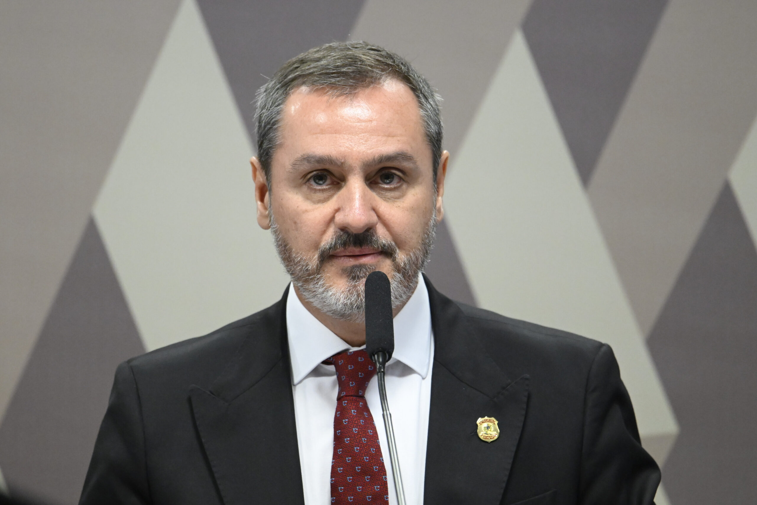 STF pode afastar diretor da PF? Entenda o que diz a lei e por que caso gerou disputa na Corte