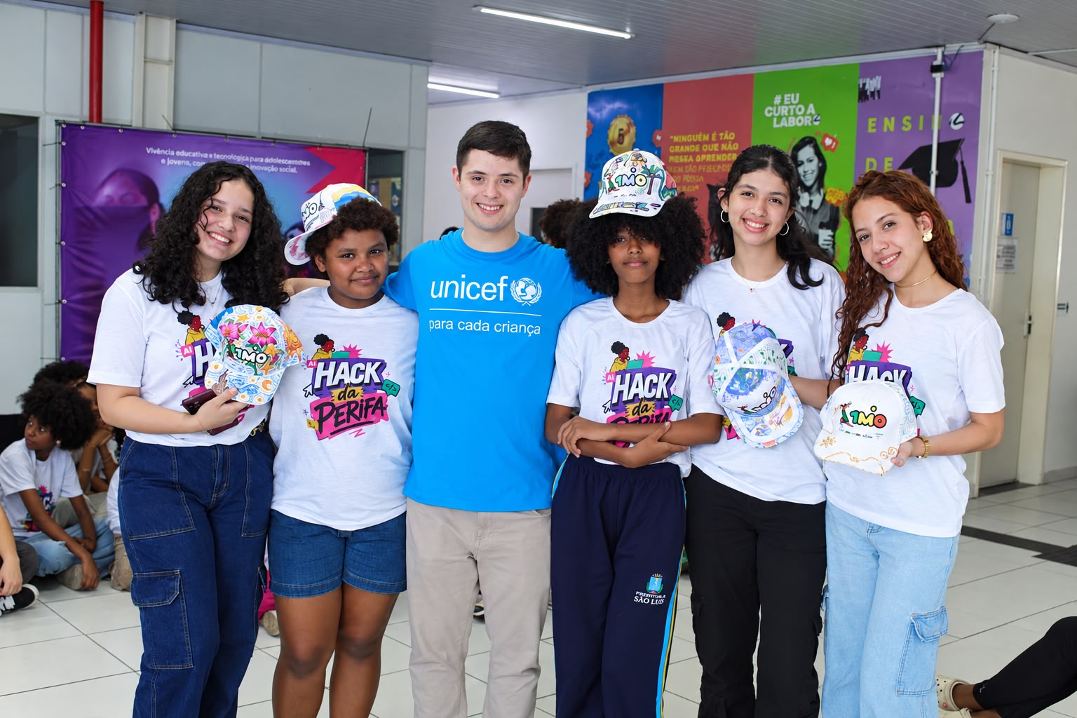Ativista de Goiânia conversa com adolescentes sobre tecnologia e inclusão em São Luís