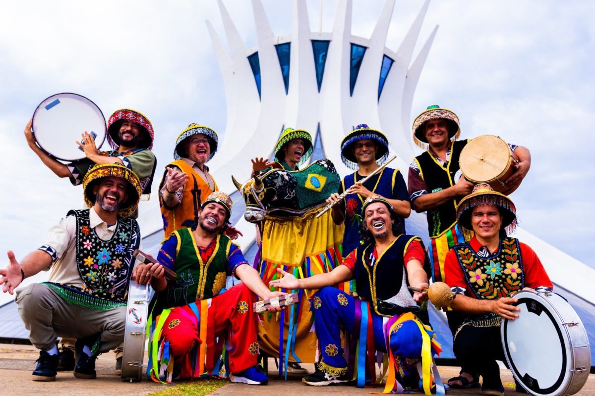Galhofada leva teatro, circo, música e oficinas gratuitas a Goiânia neste fim de semana