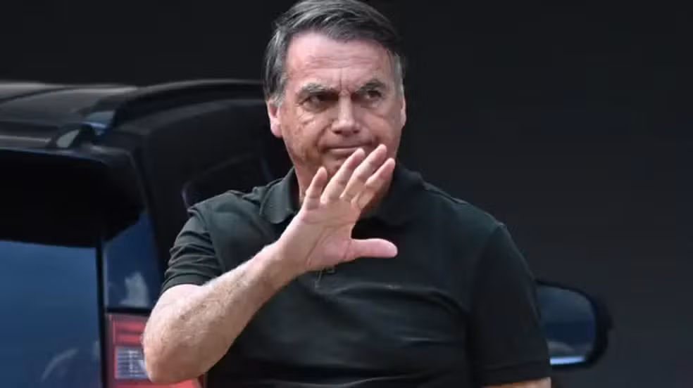 Defesa de Bolsonaro desiste de pedido para suspender pena no caso da trama golpista