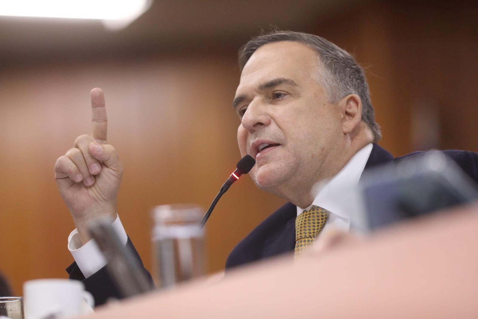 Vereadores aprovam licenças para agendas externas de Mabel