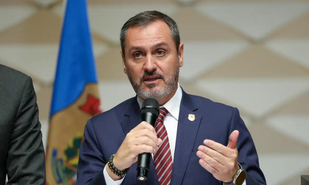 André Mendonça afasta Andrei Rodrigues da PF e manda apurar relatórios