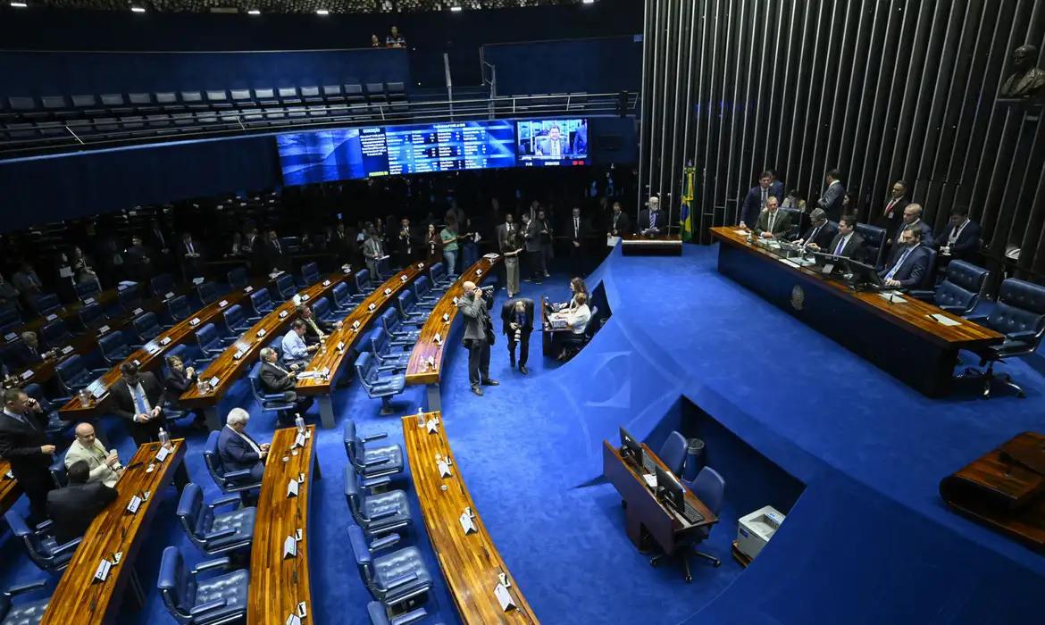 Fim da escala 6×1: Alcolumbre mantém calendário no Senado, mas votação segue incerta