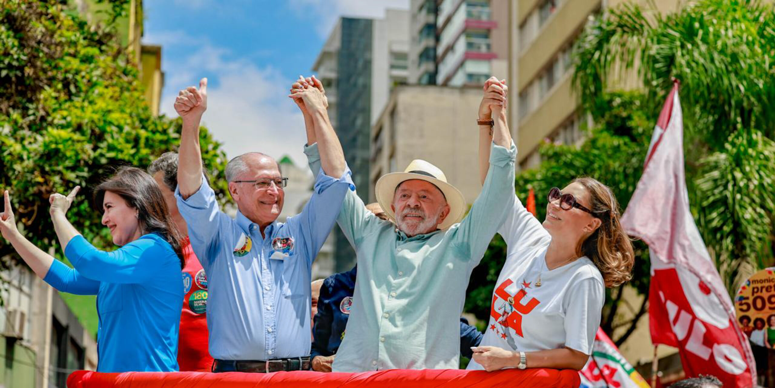 Lula encerra atos de rua antes do 1º turno com discurso sobre fim da escala 6×1, bets e voto facultativo