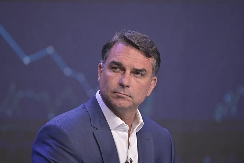 Flávio Bolsonaro aceita abrir sigilos, mas exige contrapartidas de Lula