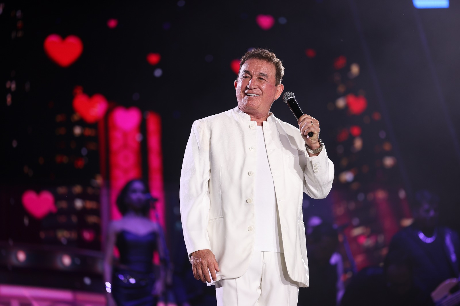 Amado Batista faz show gratuito na Região Noroeste de Goiânia nesta sexta-feira