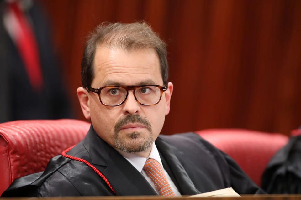 Ministro do TSE impede nova derrubada do ‘Exército do Lula’ antes de decisão do plenário