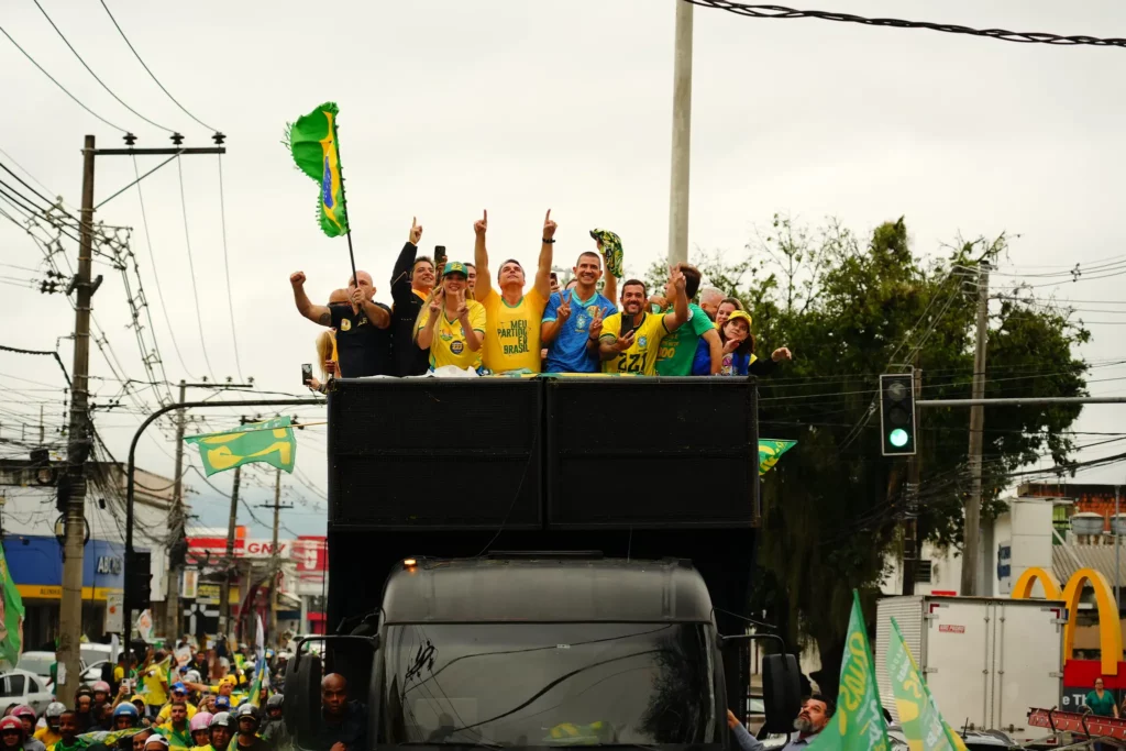 carreata com flavio bolsonaro do rj 1792239475 | PortalGO