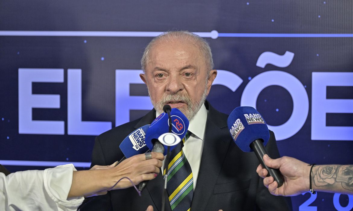 Lula autoriza abertura de sigilos e desafia Flávio Bolsonaro a fazer o mesmo