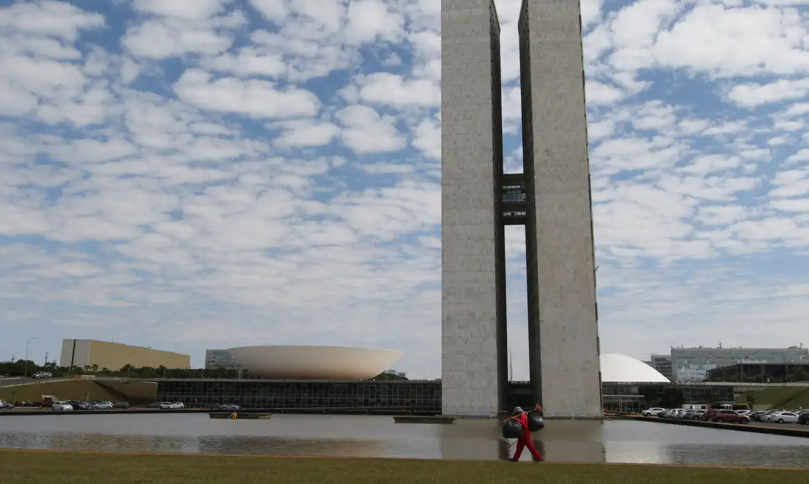 PEC do fim da escala 6×1 chega ao Plenário do Senado na terça-feira